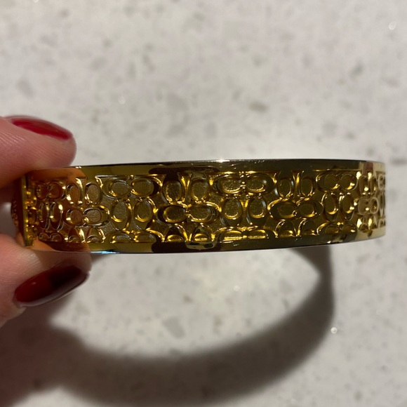 COACH 1/2" Signature Bangle in Gold - Picture 5 of 8